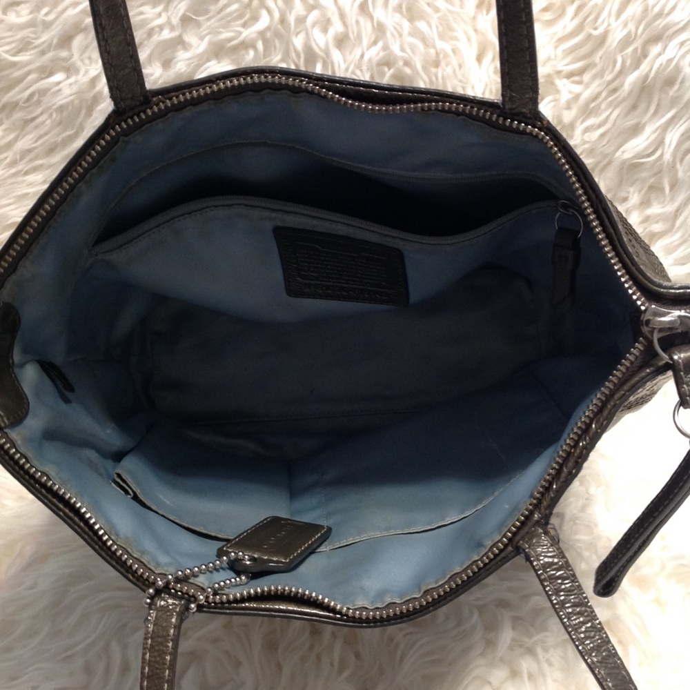 Gorgeous Stitched C Signature Stiped Tote Coach, metallilic gray-green, leather - Picture 4 of 6